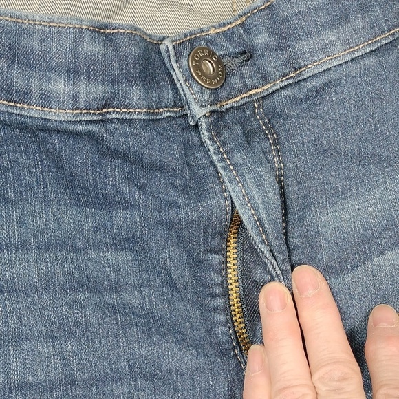 Torrid sky high skinny crop women's jean shorts size 28 - Picture 7 of 14